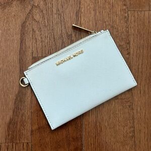 Michael Kors Jet Set Travel Top Zip Coin Pouch
white